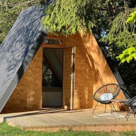 T'glamp Bird house, ξενοδοχείο σε Rovte