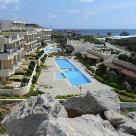 Premium Sea View House - Private Rooftop & 2 pools 200 m from the Beach Up to 6 Guests, מלון במאקריאלוס