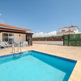 Sunrise Ayia Thekla Bungalow, מלון באיה נאפה