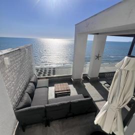 Luxury Penthouse with Full Sea View, hotel in Durrës