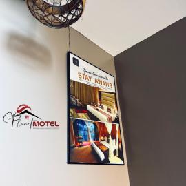 Planet motel, מלון בKajansi