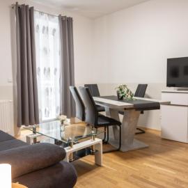 Paky Appartements 00322, hotel in Bruck an der Leitha