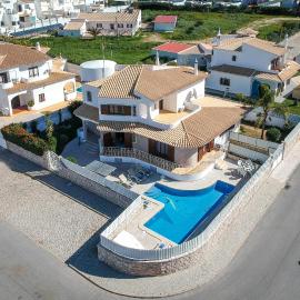 Villa Brisa do Mar by Algarve Holidays, hotel i Galé