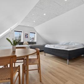 Cozy and bright vacation apartment in Lønstrup, hotel a Lønstrup