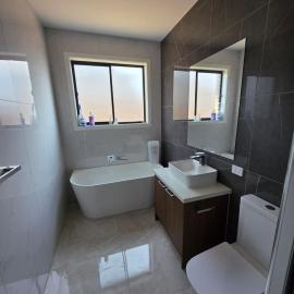 New villa with 3 Bedrooms and 3 Bathrooms, hotel in Melton South