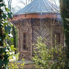 Magnifique kiosque verdoyant, hotel in Semur-en-Auxois