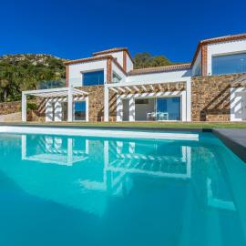 Villa Las Palmeras Valdevaqueros Suites, Pool & Sea Views, hotel in Tarifa