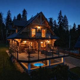 LK Folk Chalet dom z jacuzzi, sauną i dużym ogrodem w Pieninach