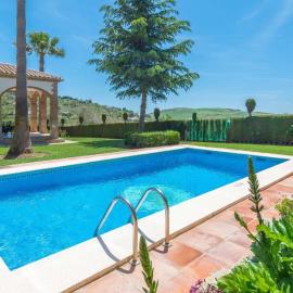 Casa Los Lirios Antequera - La Higuera by Ruralidays, Hotel in Antequera