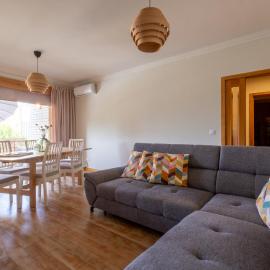 FamilyHub - EcoHost - Spacious 3-bedroom apartment for 8 people with AC and parking near Porto and the beaches