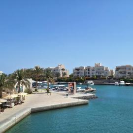 El Gouna, Modern 1BR Fanadir Marina Terrace, WiFi, Parking Walk to Restaurants, hotel in El Gouna