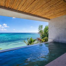 Luxury Beachfront 4BR PH in Bahia Soliman、Balcheilのホテル