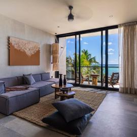 Luxury Beachfront 4BR PH in Bahia Soliman, khách sạn ở Balcheil