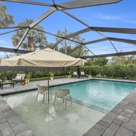 Your Vacation Oasis - Private Pool Bike to Beach