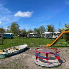Camping de Boerenzwaluw, hotel in Zijdewind