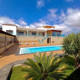 Villa en el Time con piscina, hotel in Puerto del Rosario