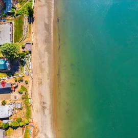 Beautifully Remodeled Beach Front A-Frame, hotel in Shelton