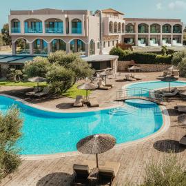 Elegance Luxury Executive Suites - Adults Only, hotel a Tragaki