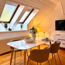 Landhaus Wulfenia - APARTMENT KLAGENFURT - Private Sauna, Smart-TV, Air Conditioning, Free Parking, hotel in Klagenfurt