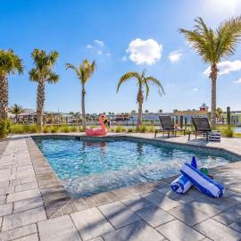 Luxury Lagoon Views, Pool & Steps to Beach Escape Near Times Square - Casa Lagoon 3 - Roelens, hotel u gradu Fort Majers Bič