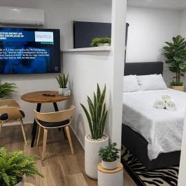 Top Rated Luxury Studio Retreat with Free Private Parking