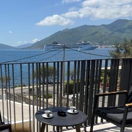 Seafront apartment Tivat, hotel a Donja Lastva
