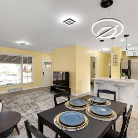 Spacious 6BR/2BA Family Retreat in Detroit, hotel in Beech