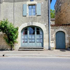 La Fontaine aux Fées โรงแรมในTusson