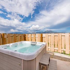 Unique Taos Container | Hot Tub | Mtn Views | Pets, hotel i El Prado