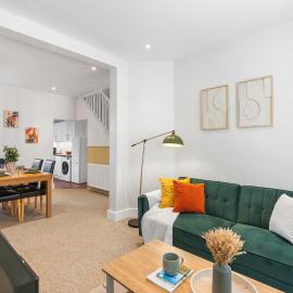 Spacious 2-Bed Eastbourne Retreat, hotel in Eastbourne