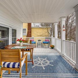 Gloucester Large 2-Room Studio, Full Kitchen, Deck, hotell sihtkohas Gloucester