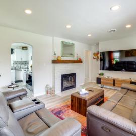Pet Friendly w/ Yard! Modern La Porte Home By Dtwn, hotel a LaPorte