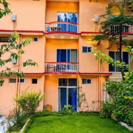 Red Roof Apartments, hotel a Abbottābād