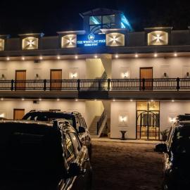 Lansdowne में, होटल The Whistling Pine Homestay With Natural Swimming Pool