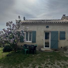 Dépendance neuve et lumineuse au coeur du luberon, Hotel in Vachères