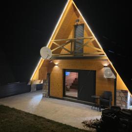 Black Pine Chalet: Meždo şehrinde bir otel
