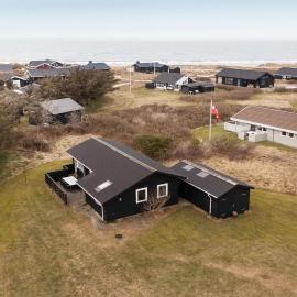 2 Bedroom Cozy Home In Hjørring