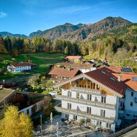 Heil- und Seminarzentrum "LebensQuell": Schleching şehrinde bir otel