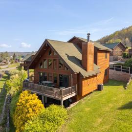 Timber Ridge Haven 5BR Sleeps 14, Hot Tub, Pool table, 5 Min to Lake