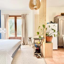 Charmante dépendance avec piscine - 20 min de Bordeaux, hotel u gradu 'Beautiran'
