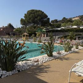 Ethan: Saint-Raphaël şehrinde bir otel