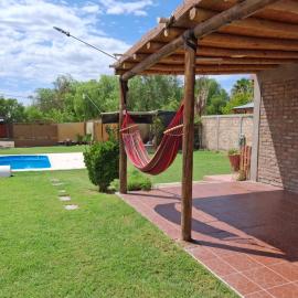 Osvaldo Day Cabin with Pool, hotel in Albardón