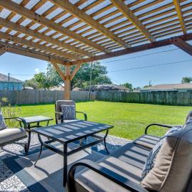 Whole House, BIG Yard, Garage: 20 Min to Beach!
