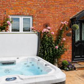 Falstaff Cottage, NEW HOT TUB, Sleeps up to 5, Stratford upon Avon