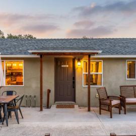 2Bed Cottage stay on Micro Resort near Tin City