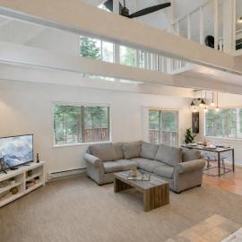 Donner Gem by Tahoe Getaways - 2BR w Hot Tub, HOA & Pet Friendly