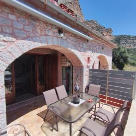 Between the Crags - House Leonidio, hotel a Leonidion