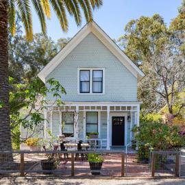 Iconic Modern Farmhouse