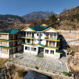 GK Paradise Village Resort & Cottages、ダルムシャーラのホテル