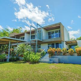 Casa Mist Luxury Villa only 5 mins to the beach, hotel v mestu Santa Cruz